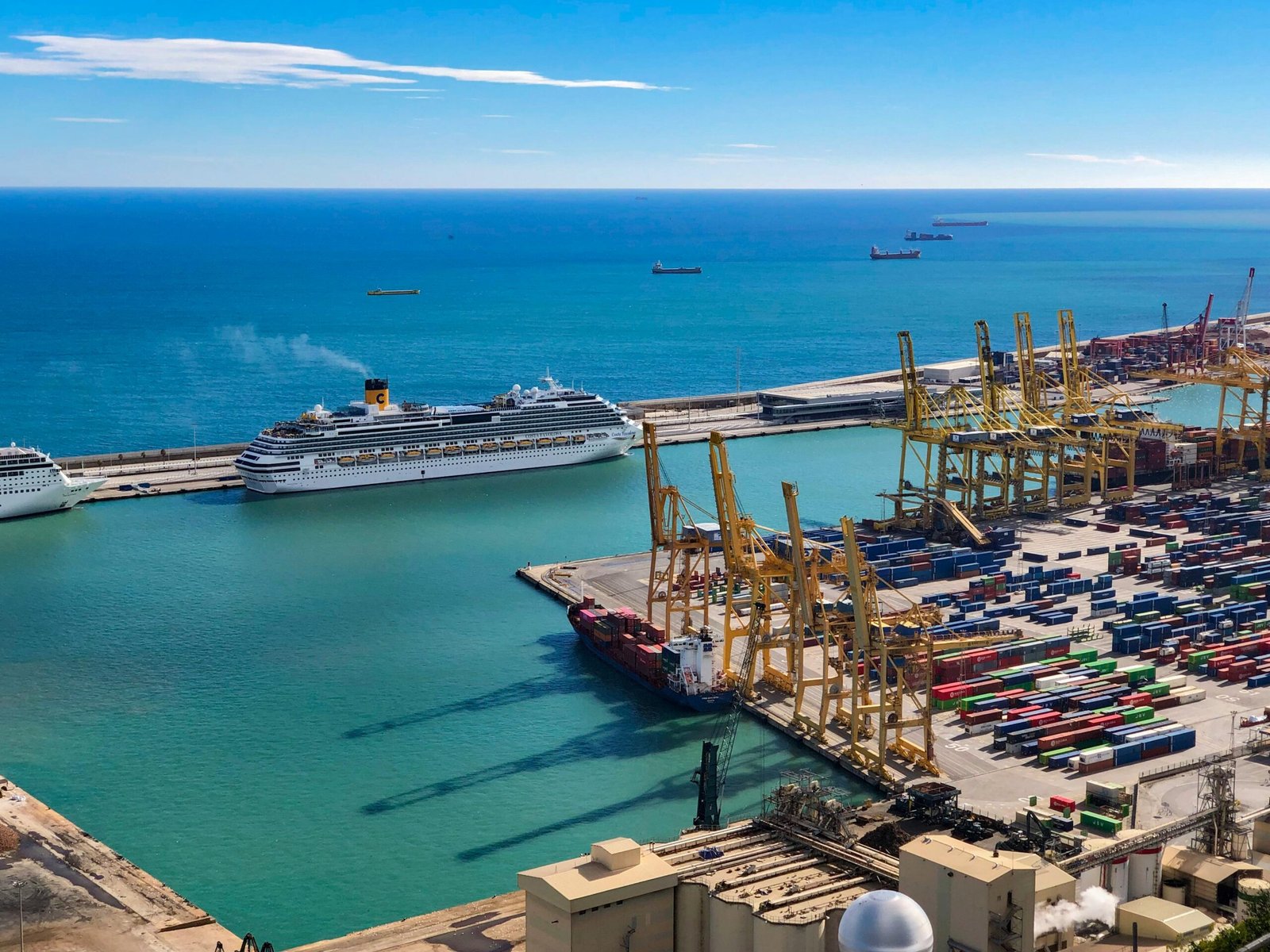 Barcelona sea freight logistics services, supported by DMC Barcelona.